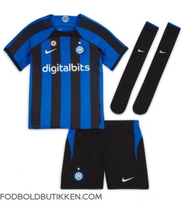Inter Milan Edin Dzeko #9 Hjemmebanetrøje Børn 2022-23 Kortærmet (+ Korte bukser)